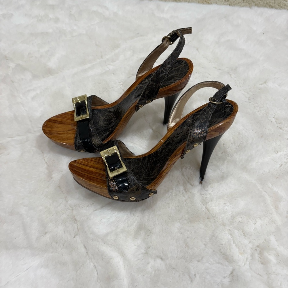 Vintage Wood high heels with buckle